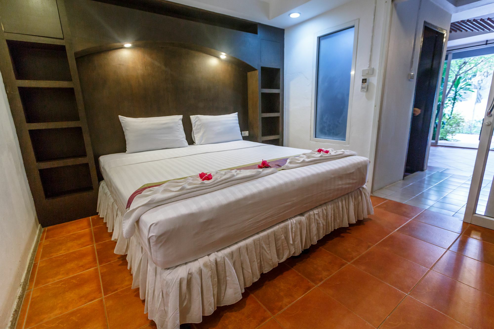 Porterhouse Beach Hotel Patong Exterior foto